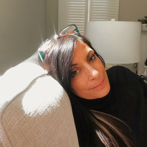 Meet your Posher, Lita - Picture 1 of 1